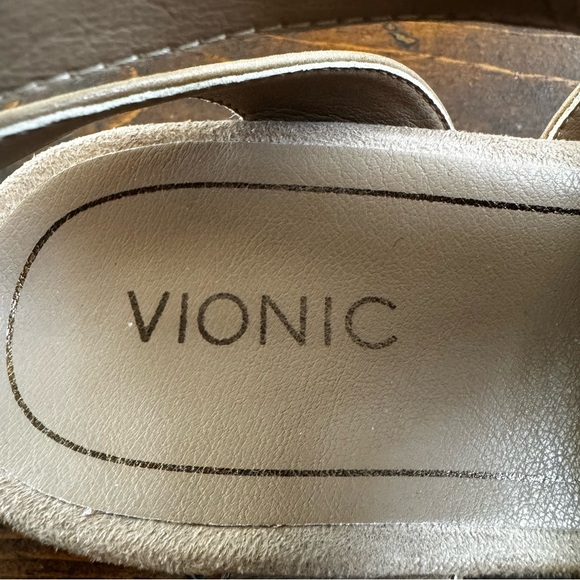 Vionic Faye Brown Platform Sandals-size 8. Closed Toes- Metal Rivet Accent - Picture 4 of 12